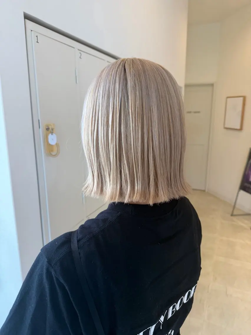 ショート カラー 抜きっぱなしブロンド ブロンド ホワイトブロンド カット ヘアカラー SARA古賀店 かすみ🐬🩵のヘアスタイル