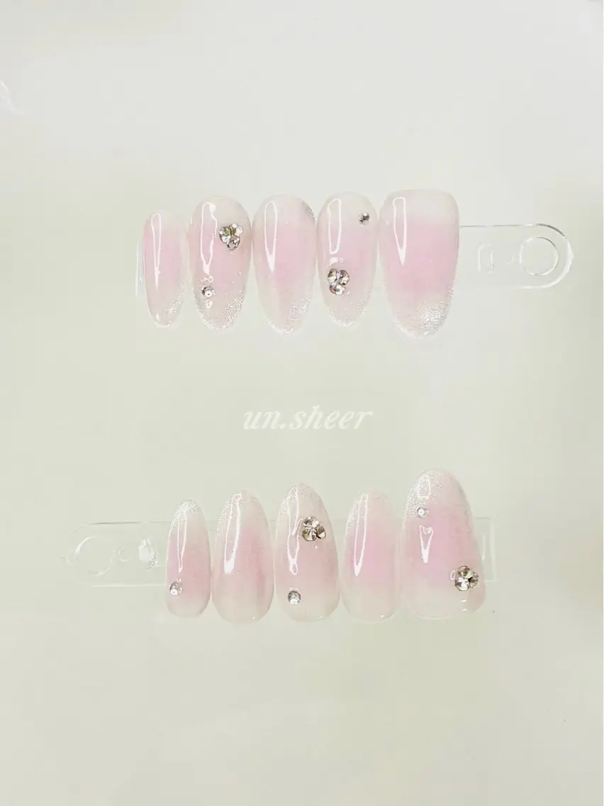 ネイル ラメ(グリッター) ピンク シンプルネイル ストーンネイル ブライダルネイル ハンドネイル nu.sheer honoのネイルデザイン