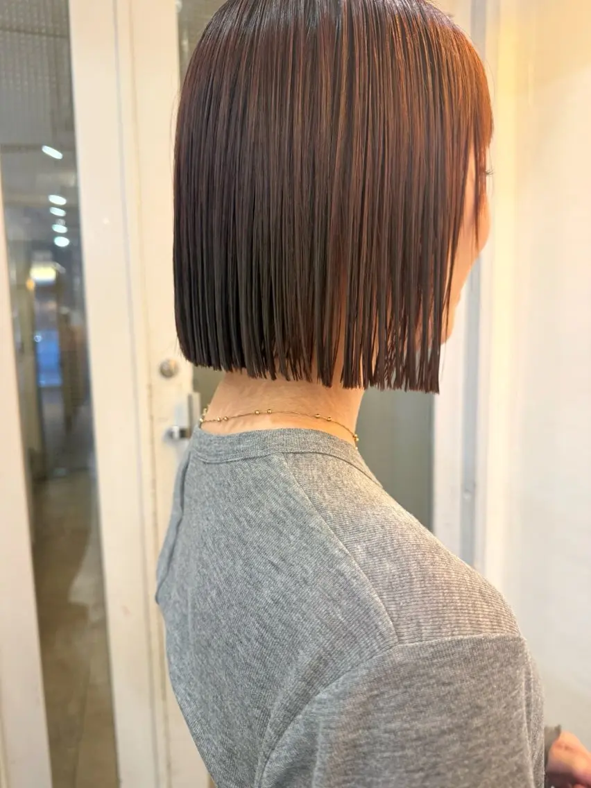 ミディアム ボブ カット 縮毛矯正 須藤 優真 切りっぱなしボブのヘアスタイル