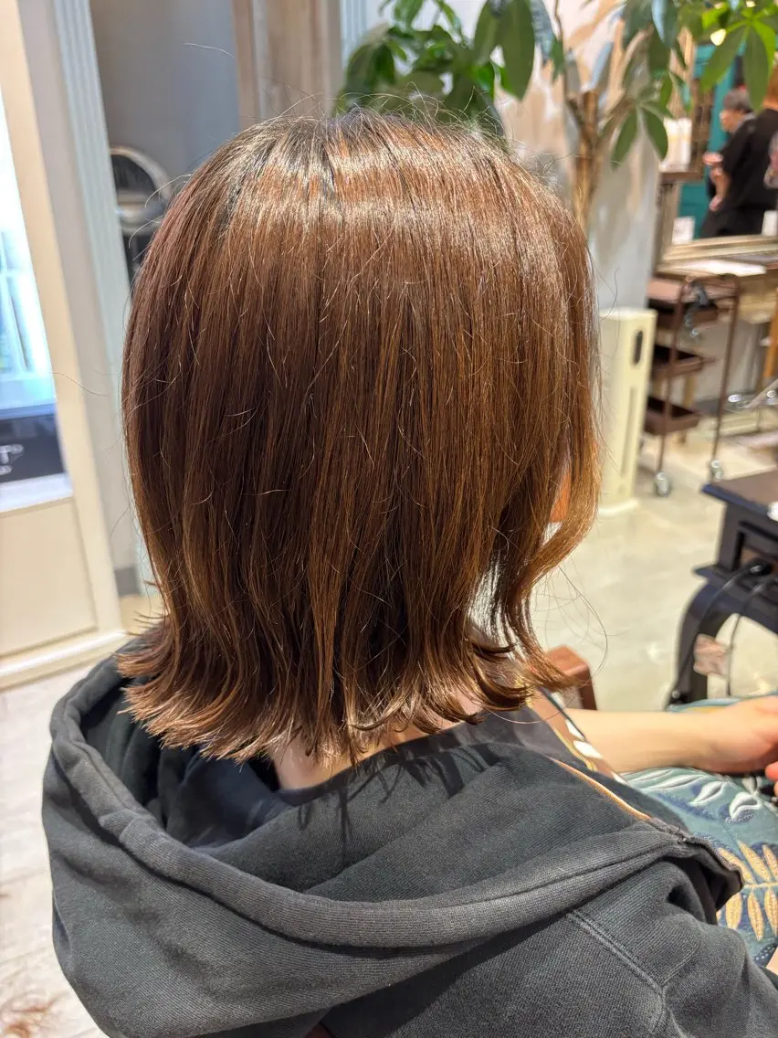 ミディアム ツヤ感カラーレイヤー カット川野莉空のヘアスタイル