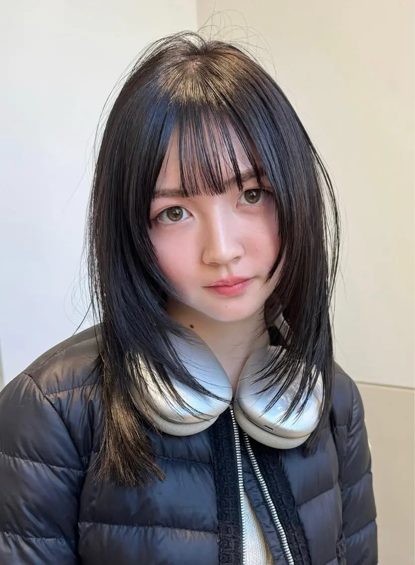 ミディアム 顔まわりレイヤー レイヤーカット 透明感カラー 🪽AYAKAのヘアスタイル