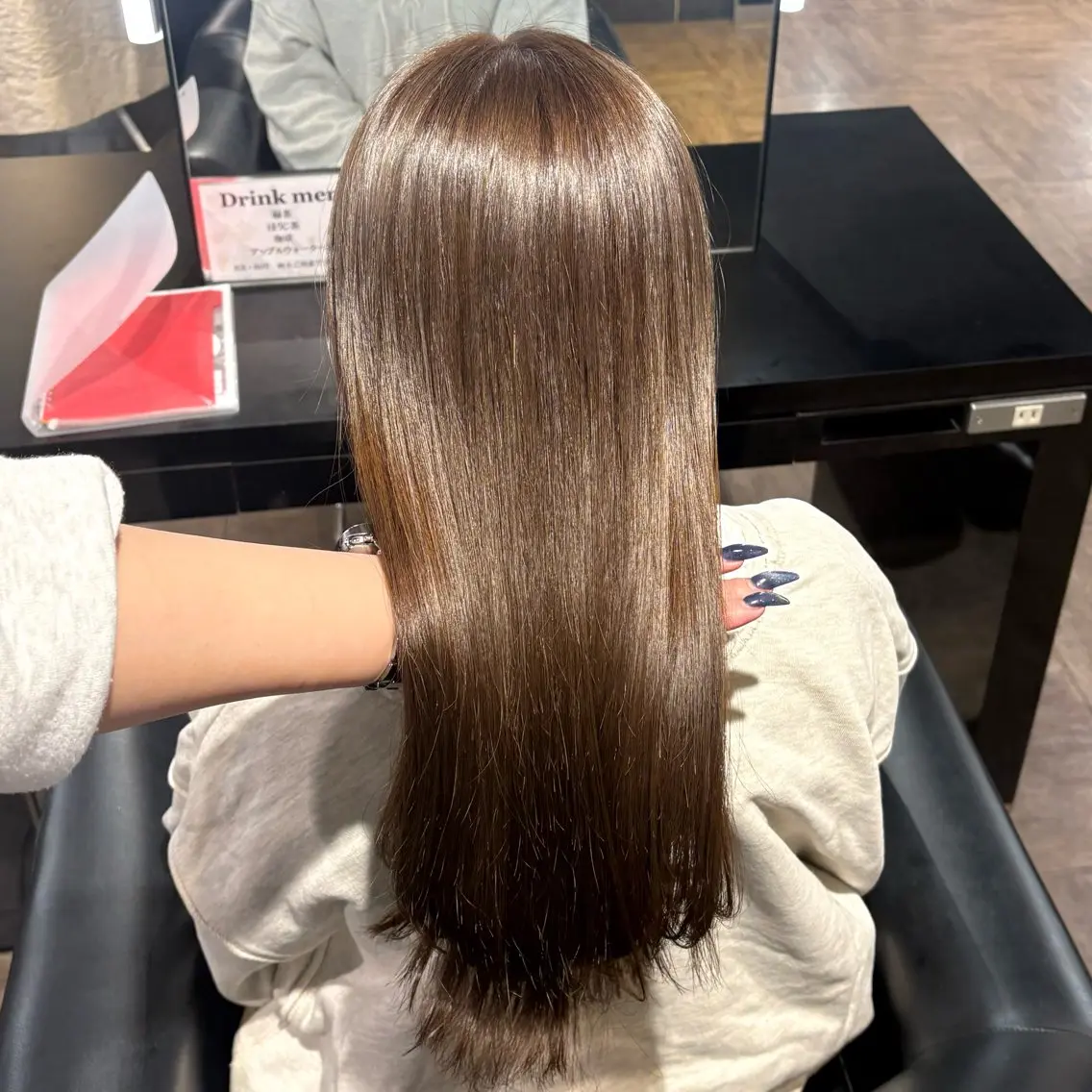 ロング カラー ベージュカラー ミルクティーベージュ カット ヘアカラー トリートメント 🖤大人可愛い⌇ 𝐑 𝐈 𝐎🖤のヘアスタイル