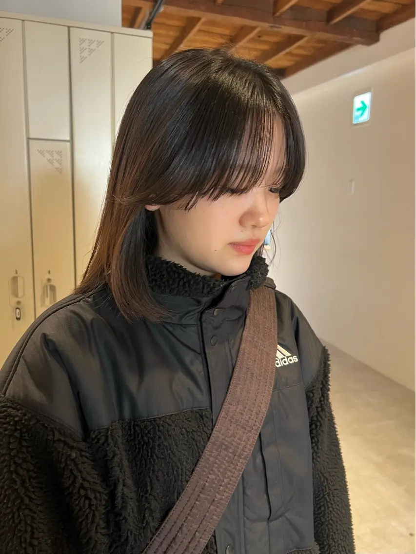 ミディアム 顔周りカット io濱川 遥のヘアスタイル