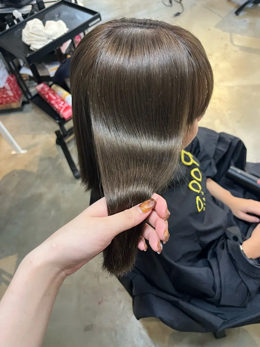 カラー グレージュ オリーブグレージュ オリーブグレー 本木下朋花/髪質 改善×ダブルカラーのヘアスタイル