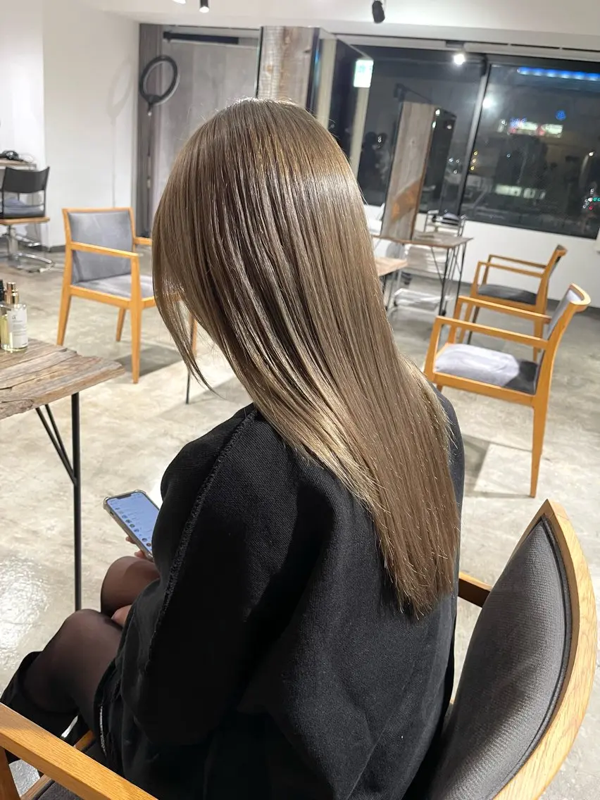 ケアブリーカラー＋トリートメントの写真
