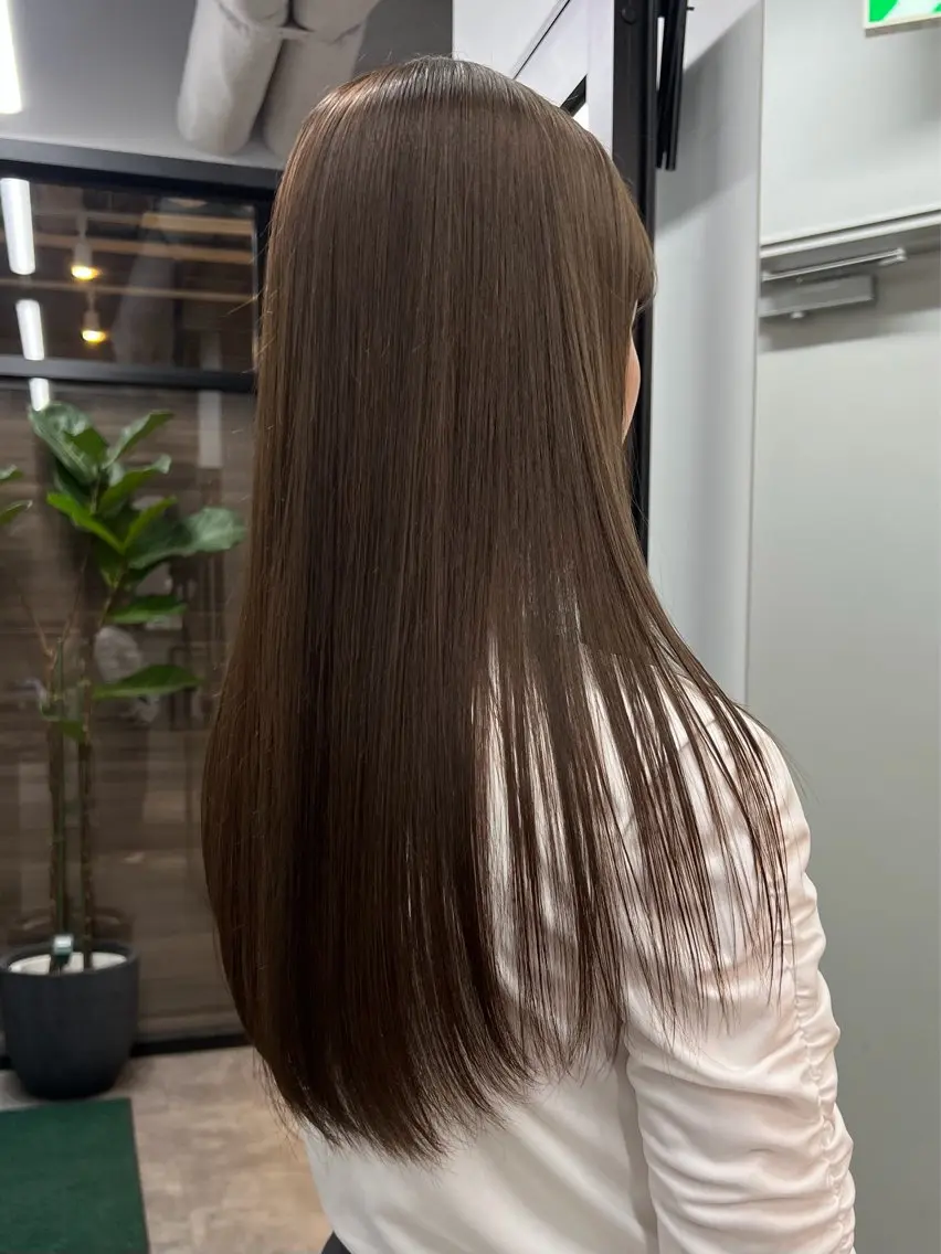 ロング ヘアカラー トリートメント 下川 結月のヘアスタイル