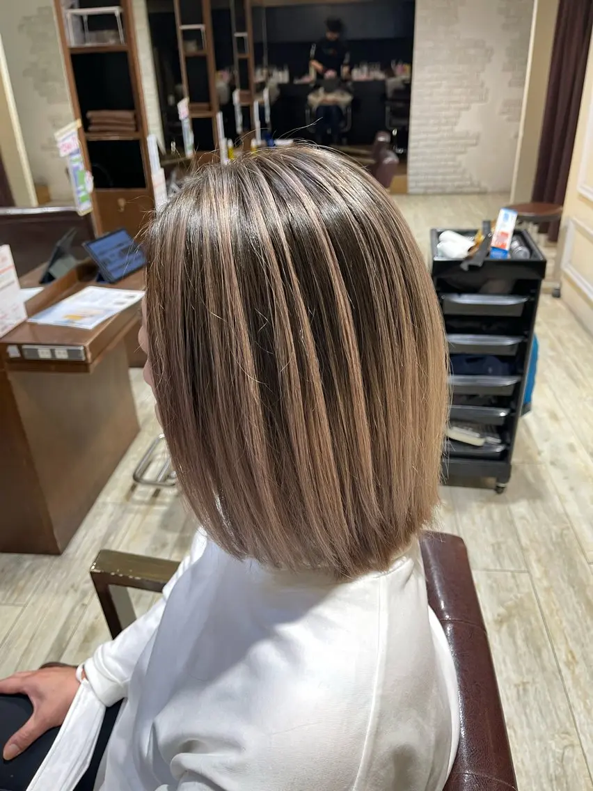 ミディアム カラー バレイヤージュ ブリーチ レイヤーカット カット ヘアカラー トリートメント 海外レイヤー/ レイヤーカット/和田のヘアスタイル