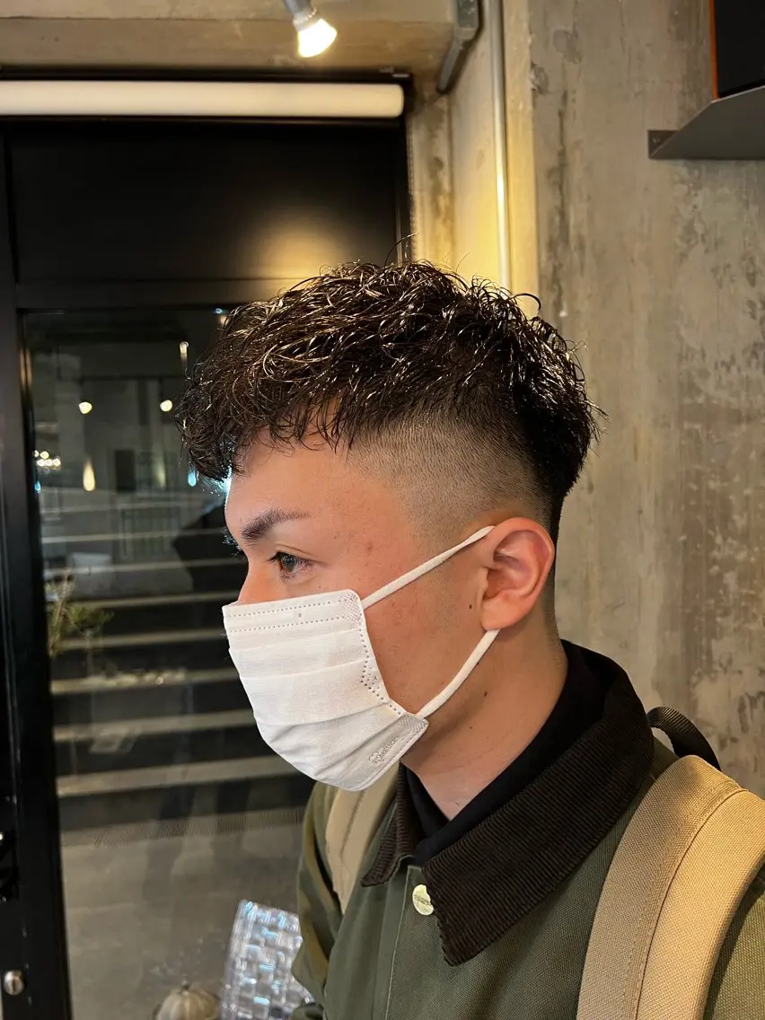 メンズ カット ハイライト白髪ぼかし メンズパーマ渋谷のヘアスタイル