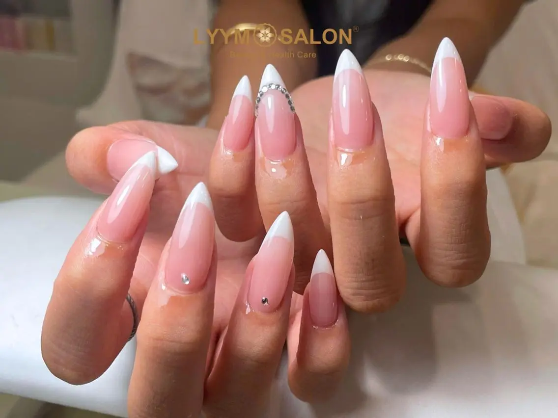 ネイル フレンチネイル オフィスネイル ピンク シンプルネイル ストーンネイル ハンドネイル ハンドケア LYYM Salonのネイルデザイン