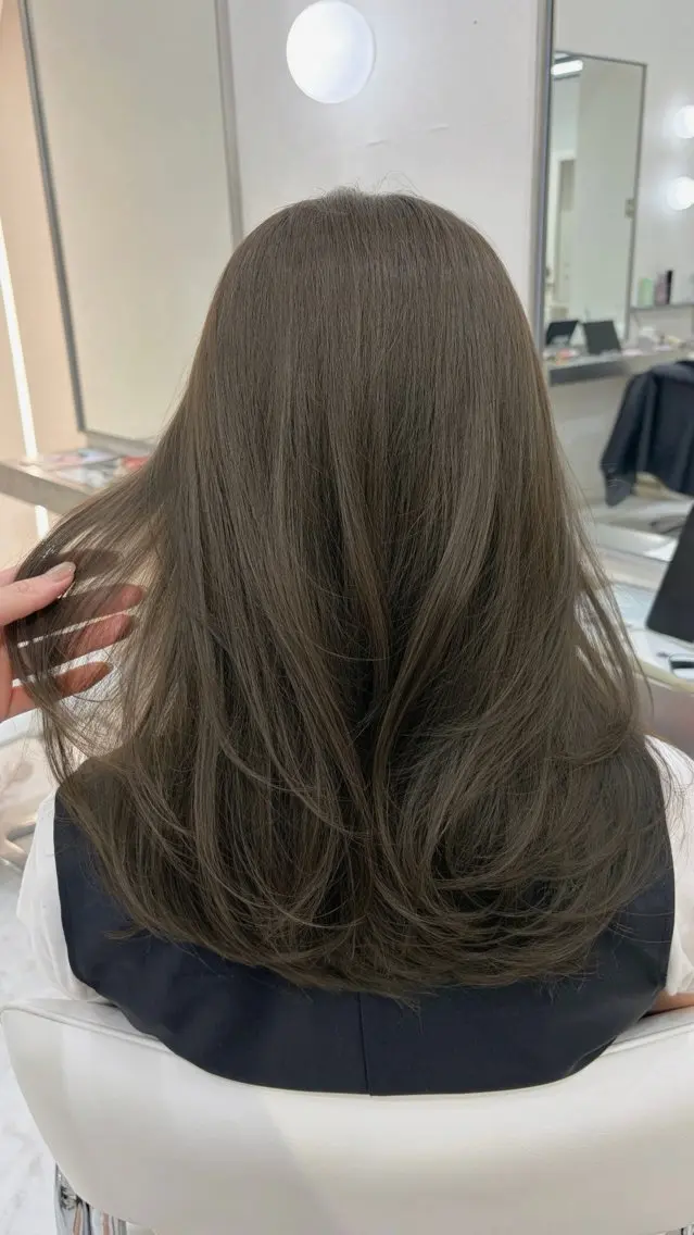 ミディアム カラー パーマ ベージュカラー ブリーチ 透明感カラー ダブルカラー グレージュ カット ヘアカラー トリートメント TOMO/ブリーチ 無しオリーブのヘアスタイル
