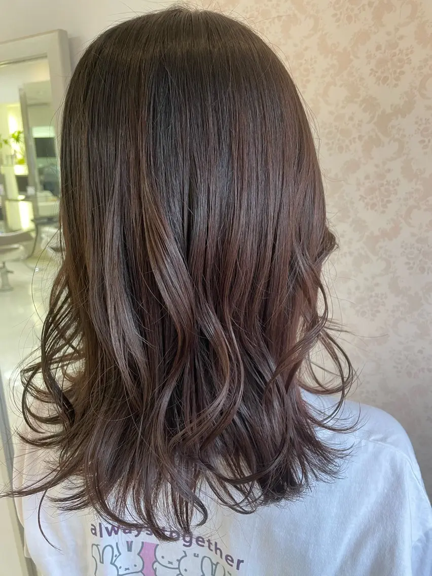 ミディアム カット ヘアカラー トリートメント ヒヨシ ルナのヘアスタイル