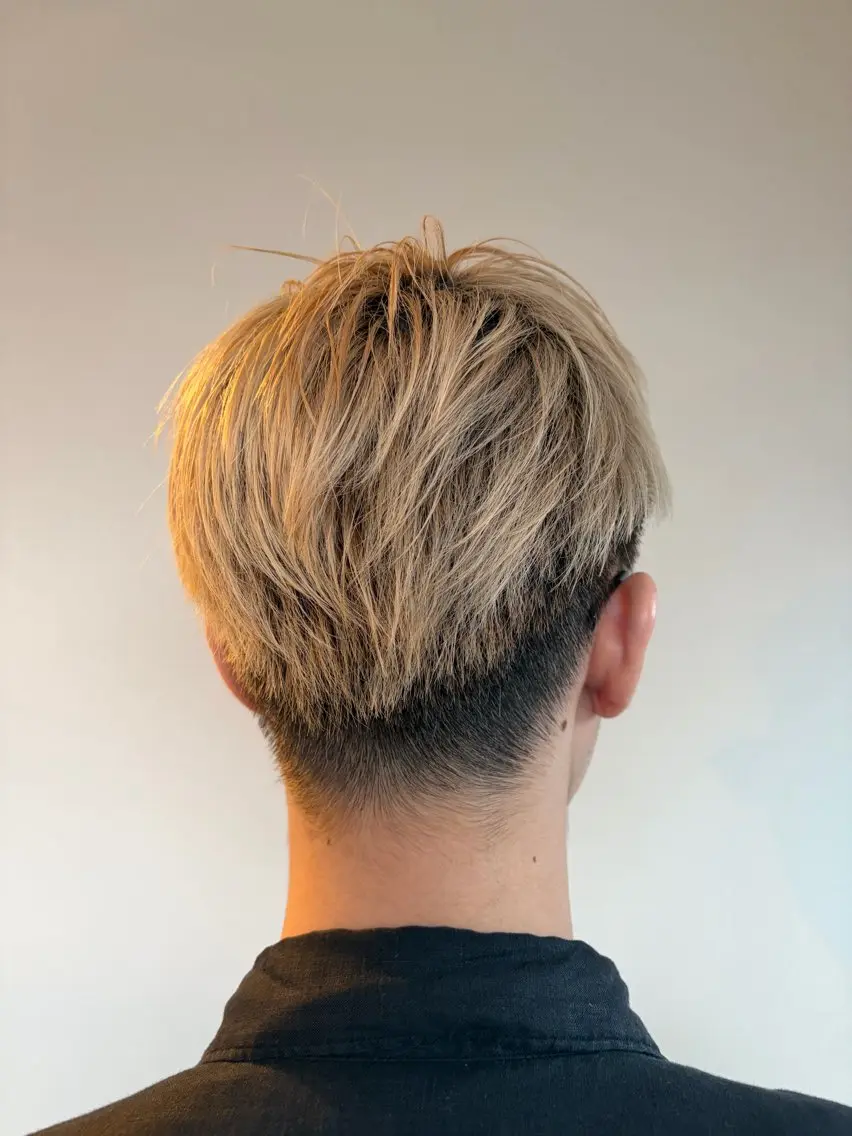 メンズ アップバング マッシュ メンズショート ツーブロック 刈り上げ 中村 仁哉のヘアスタイル