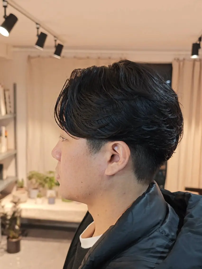 ミディアム パーマ メンズ ミディアムパーマ メンズパーマ カット 縮毛矯正 怪我の為1ヶ月程 お休みします🙇のヘアスタイル