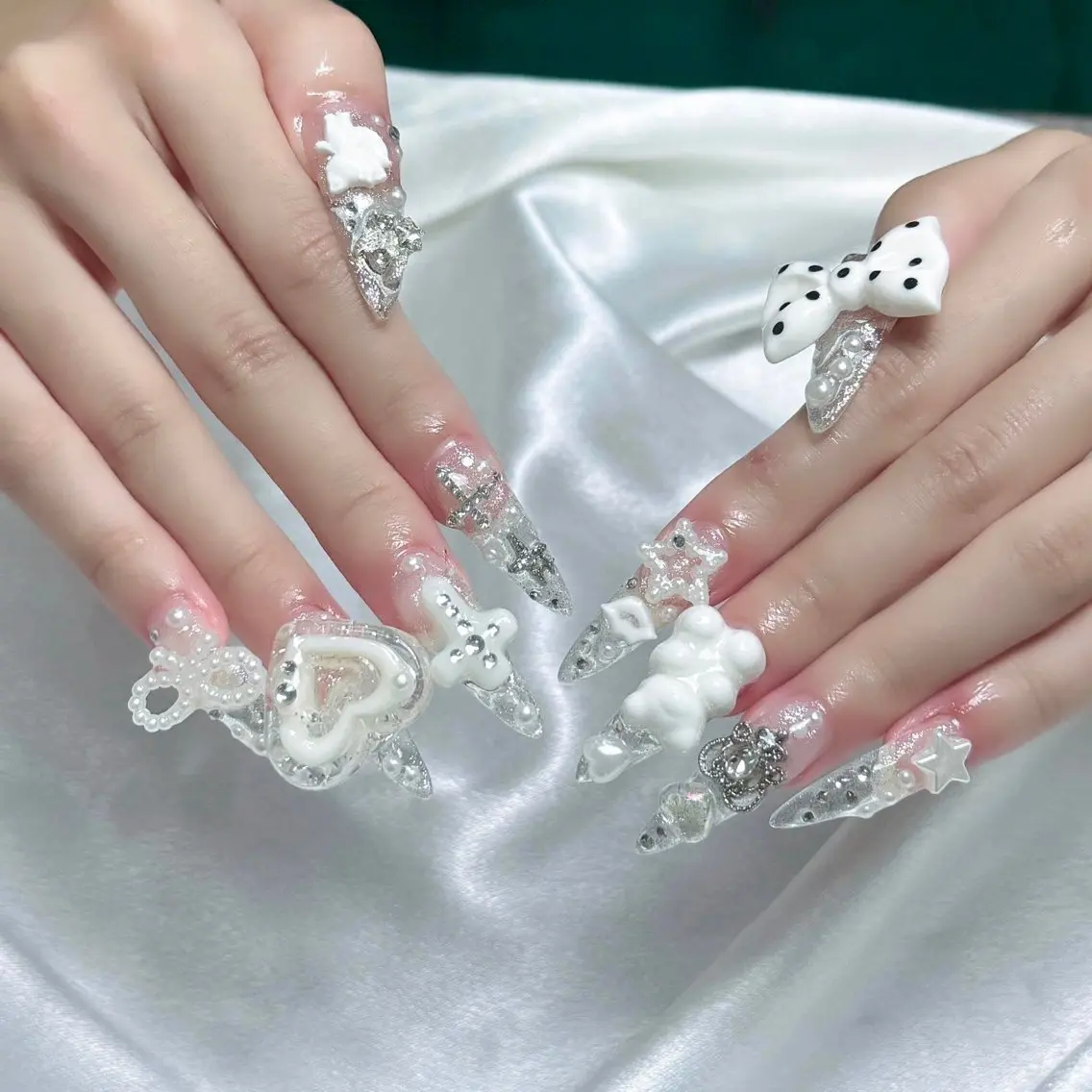ネイル アートネイル ジェルネイル キラキラネイル 韓国ネイル 持ち込み ハンドネイル Nova Nailのネイルデザイン