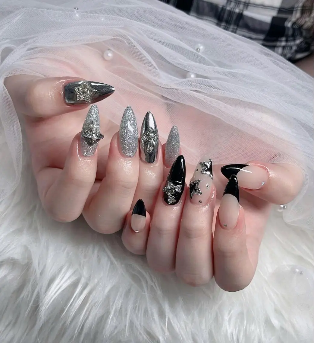 ネイル オーロラネイル フレンチネイル ジェルネイル ハロウィン キラキラネイル ハンドネイル H.baby Nail Salonのネイルデザイン