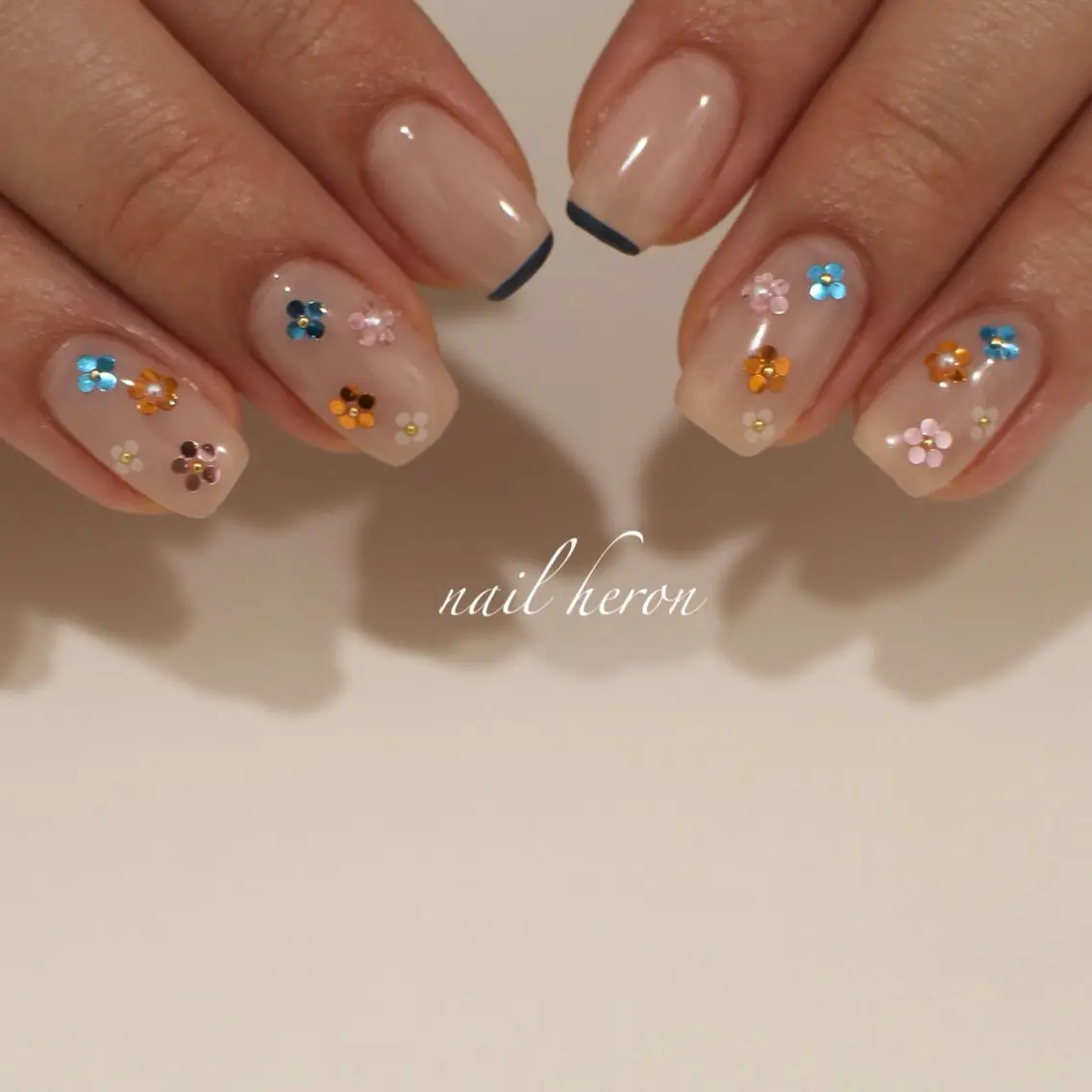 ネイル フラワーネイル ホログラムネイル ハンドネイル saki_ nail heronのネイルデザイン