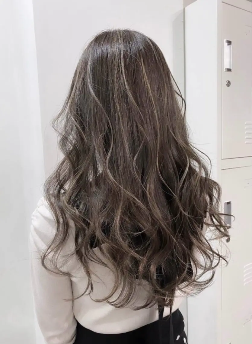 カラー ハイライトカラー カット ヘアカラー 縮毛矯正 トリートメント ヘッドスパ ヘアセット 🍀火曜以外予約⭕ 安藤澪央☘️のヘアスタイル