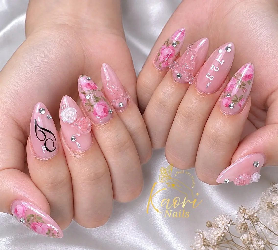 ネイル フラワーネイル フットネイル フレンチネイル ガーリー キラキラネイル ハンドネイル ゆみ YUMIのネイルデザイン