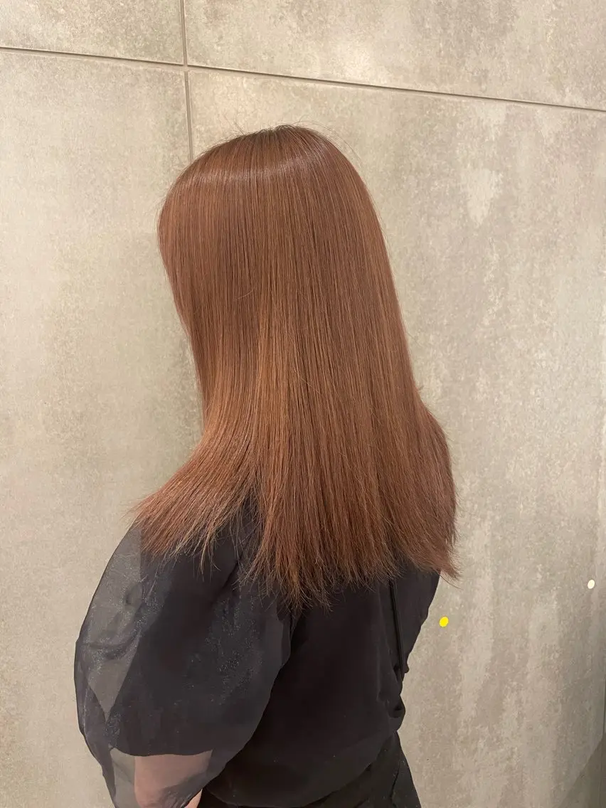 セミロング カラー 西梅田直結🌹 若林梨音のヘアスタイル