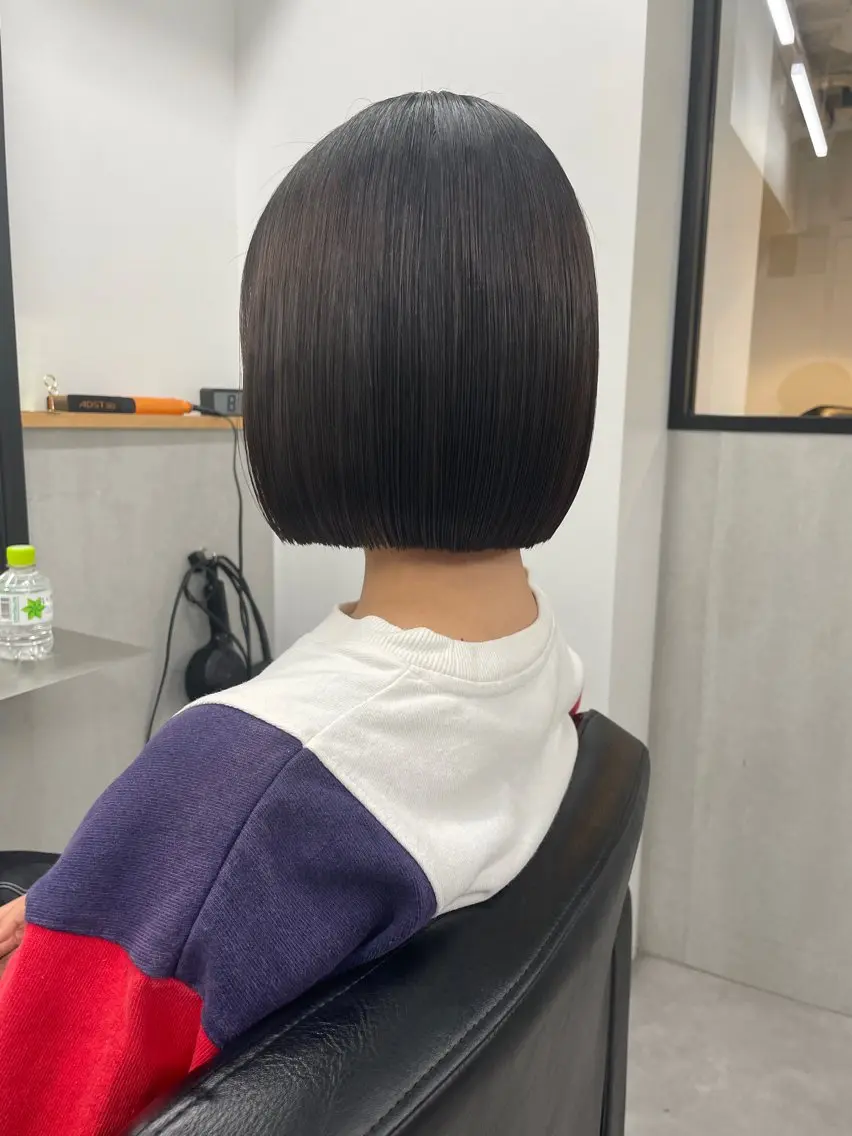ミディアム 切りっぱなしボブ レイヤー/縮毛矯正のヘアスタイル