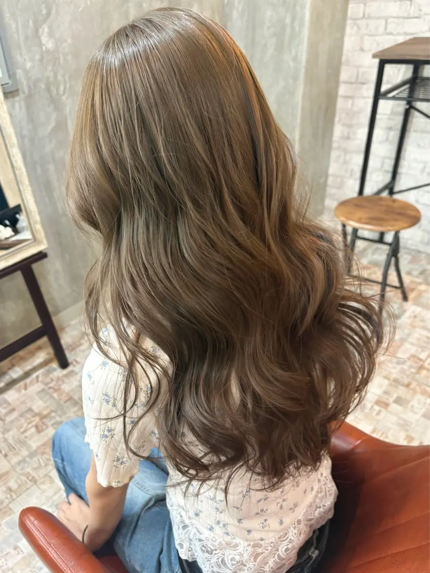 セミロング カラー ベージュカラー オリーブベージュ ヘアカラー botan🪷☆*。 レ ナのヘアスタイル