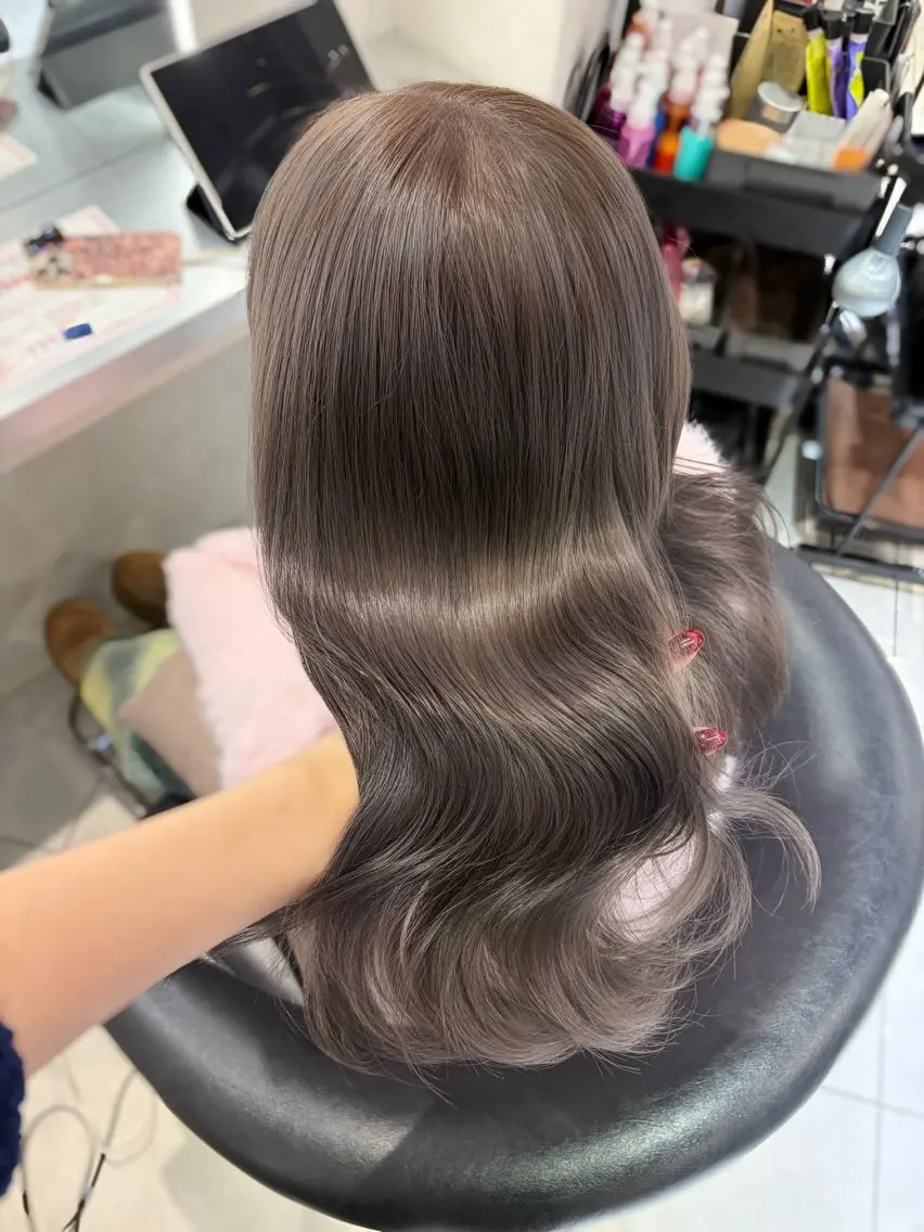 セミロング カラー ブリーチ 透明感カラー グレージュ ミルクティーグレージュ ヘアカラー トリートメント 韓国レイヤー×モテ髪 /MITSUKI🤍のヘアスタイル