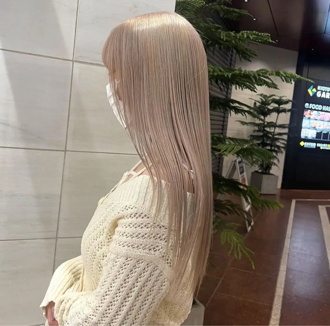 ロング カラー ベージュカラー ブリーチ ホワイトカラー/ ピンクベージュにったのヘアスタイル