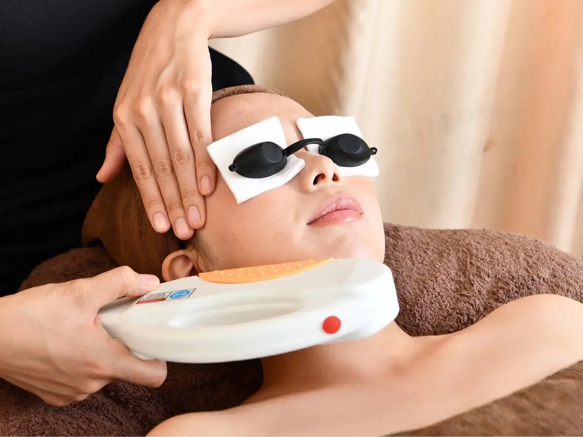 光フォト(クレンジング+角質洗浄+光フォト+生コラーゲンマスク付)の写真