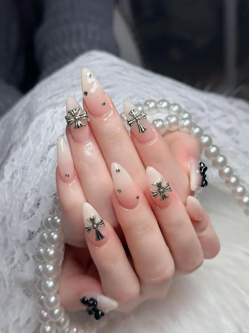 ネイル オーロラネイル フレンチネイル ジェルネイル ハロウィン キラキラネイル H.baby Nail Salonのネイルデザイン