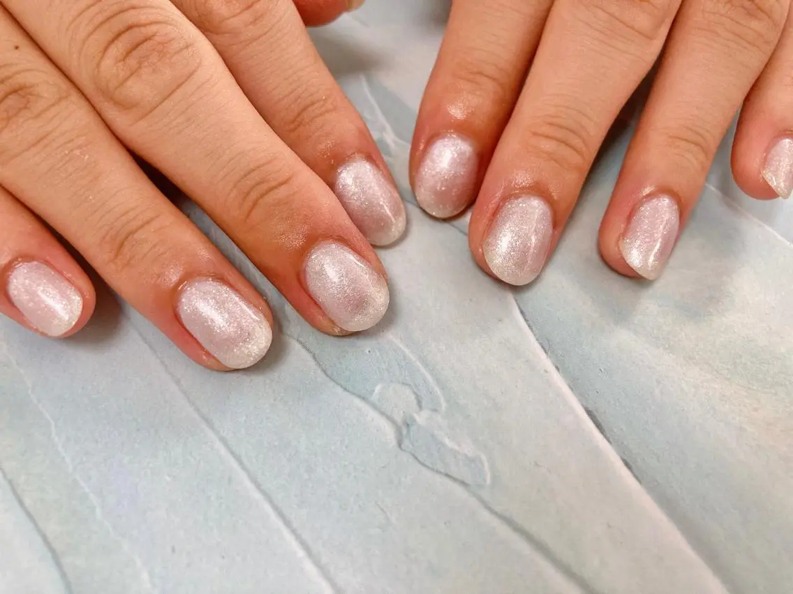 ネイル ラメ(グリッター) ワンカラーネイル ホワイト ハンドネイル mogunail &blowのネイルデザイン