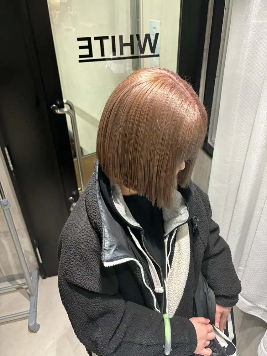 ショート カラー ヘアアレンジ グレージュ ミルクティーグレージュ ボブ ヘアカラー _WHITE / KENTOのヘアスタイル