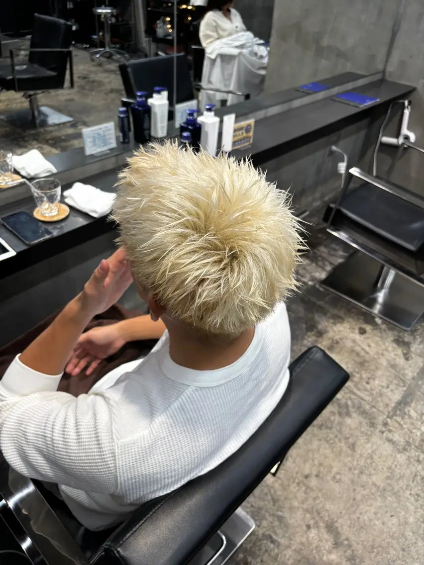 ショート カラー メンズ メンズブリーチ ブリーチ ブロンド ホワイトブロンド カット ヘアカラー 川尻 竜正のヘアスタイル