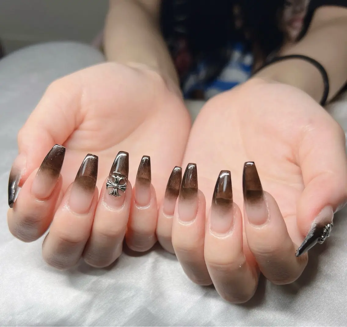 ネイル 長さ出し グラデーション 卒業式 キラキラネイル マグネットネイル ハンドネイル Lee Nailsのネイルデザイン