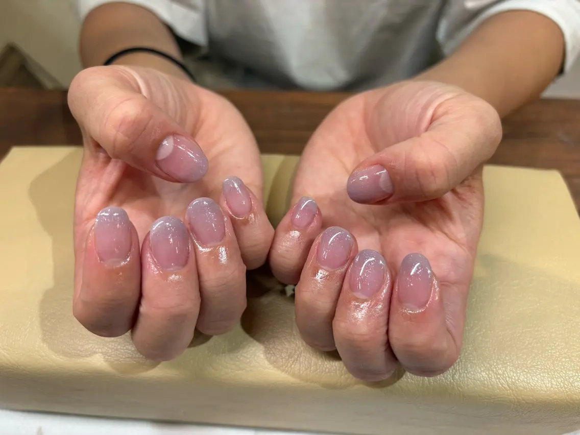 ネイル グラデーション ラメ(グリッター) ハンドネイル 【ナクレネイル】川崎 rioのネイルデザイン