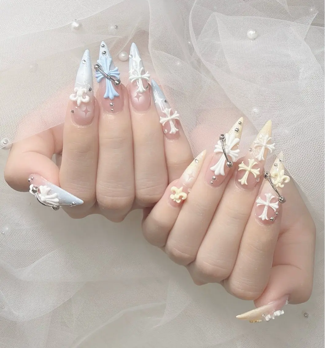ネイル アートネイル オーロラネイル ボルドー チークネイル フレンチネイル ハンドネイル Sakura Nail Salonのネイルデザイン