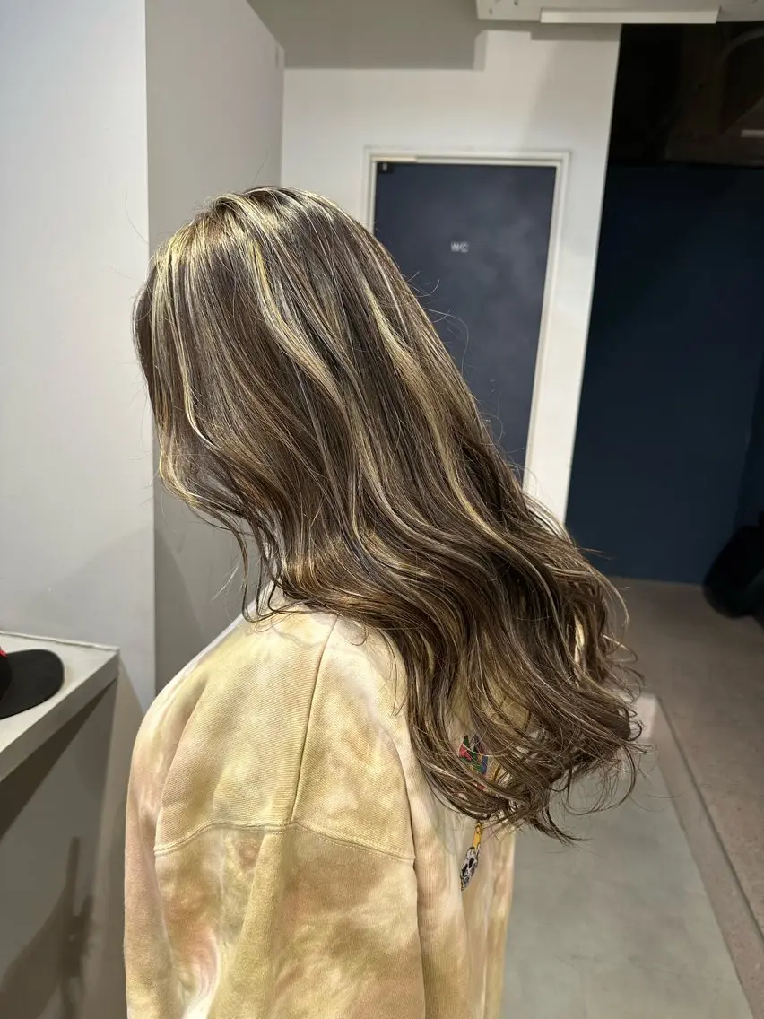 ロング カラー ヘアカラー トリートメント 🌟ハイライト/ハイ トーン🌟MIKIのヘアスタイル