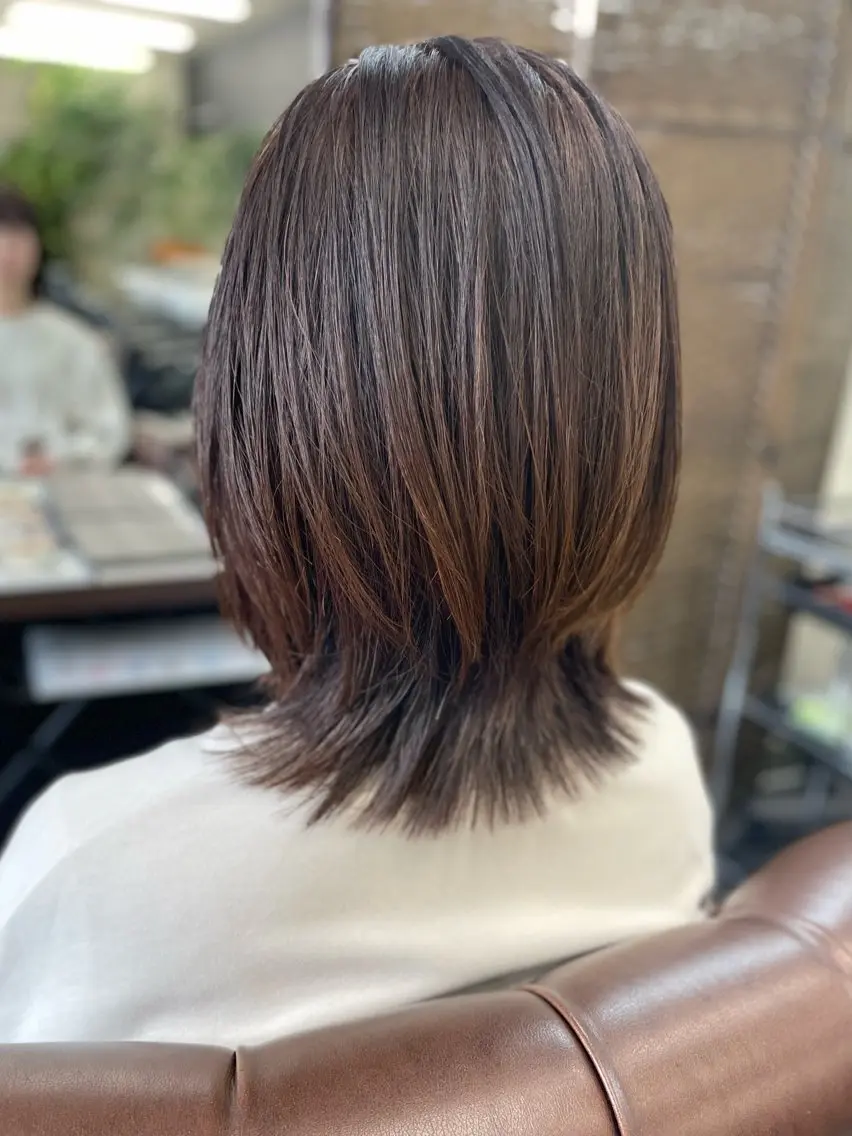 ミディアム くびれヘア レイヤーカット カット トリートメント 沢田 瞳のヘアスタイル