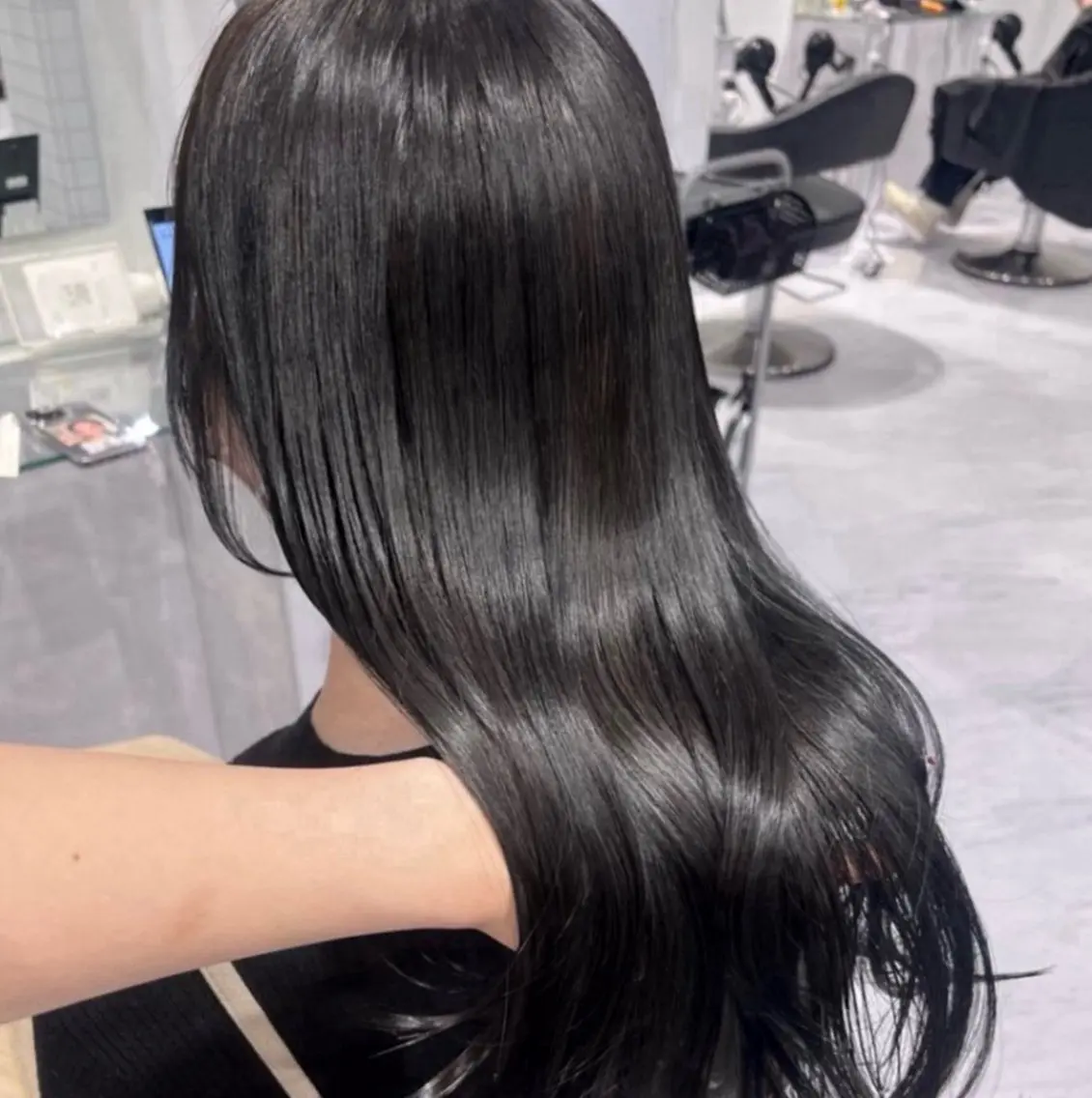 ロング カラー 🫧うる艶トレンド 🫧透明感カラーのヘアスタイル