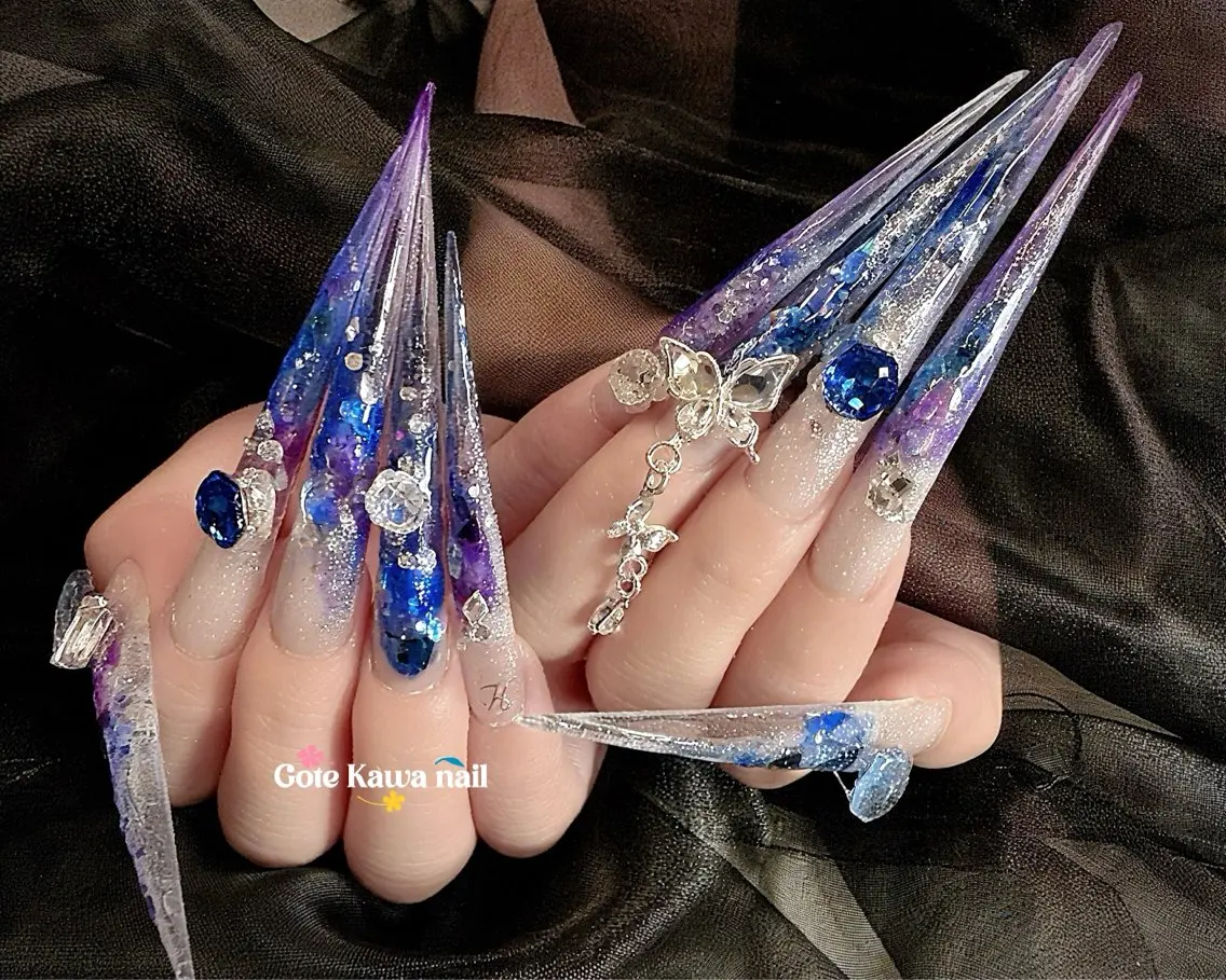 ネイル ブルー フラッシュネイル ホログラムネイル キラキラネイル ロングネイル ハンドネイル ハンドケア Gote Kawa nail salonのネイルデザイン