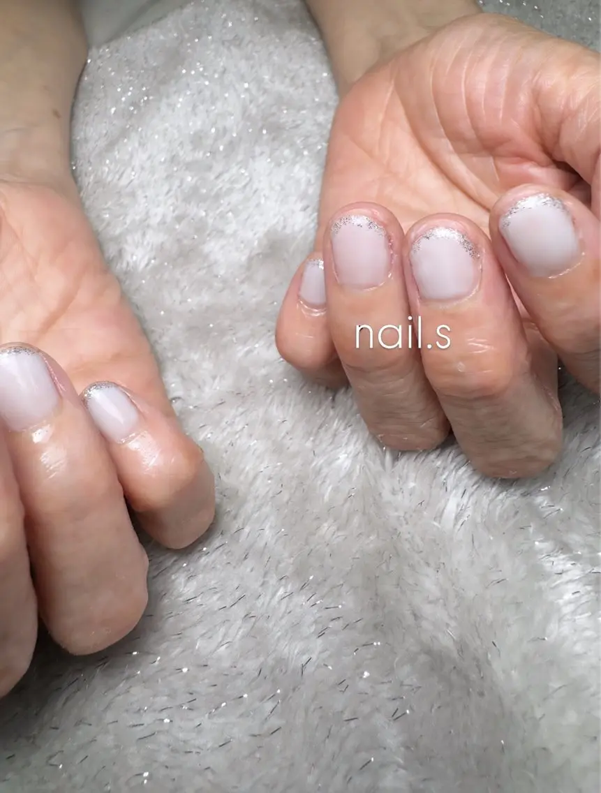 ネイル ラメ(グリッター) ショートネイル シンプルネイル ホワイト ハンドネイル nail.s misatoのネイルデザイン