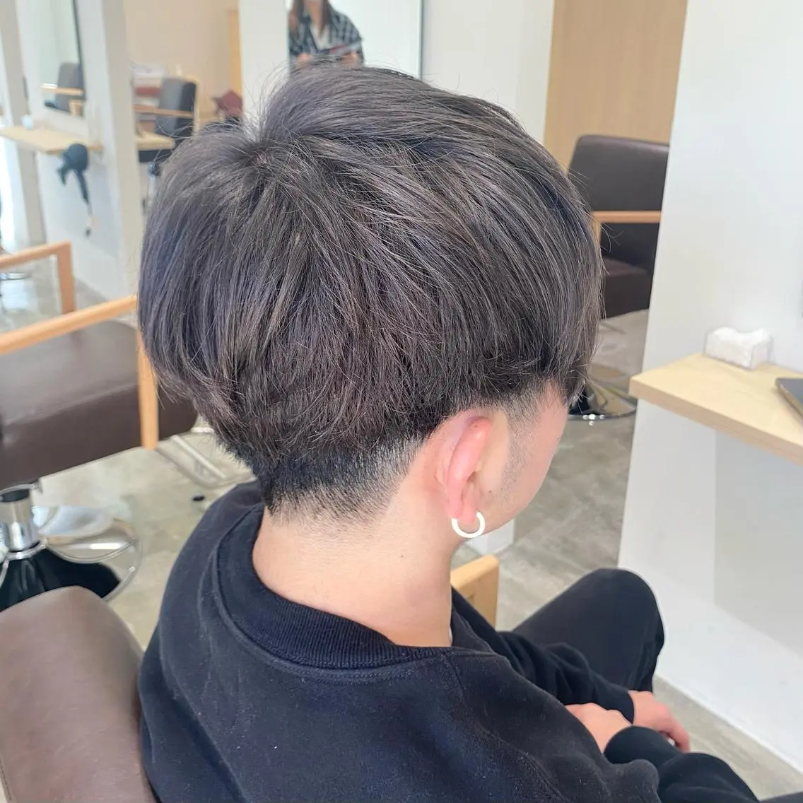 メンズ メンズバレイヤージュ センターパート メンズハイライト メンズインナーカラー メンズパーマ カット ヘアカラー トリートメント 酸性ストレート/ブリ ーチなしWカラー河本のヘアスタイル