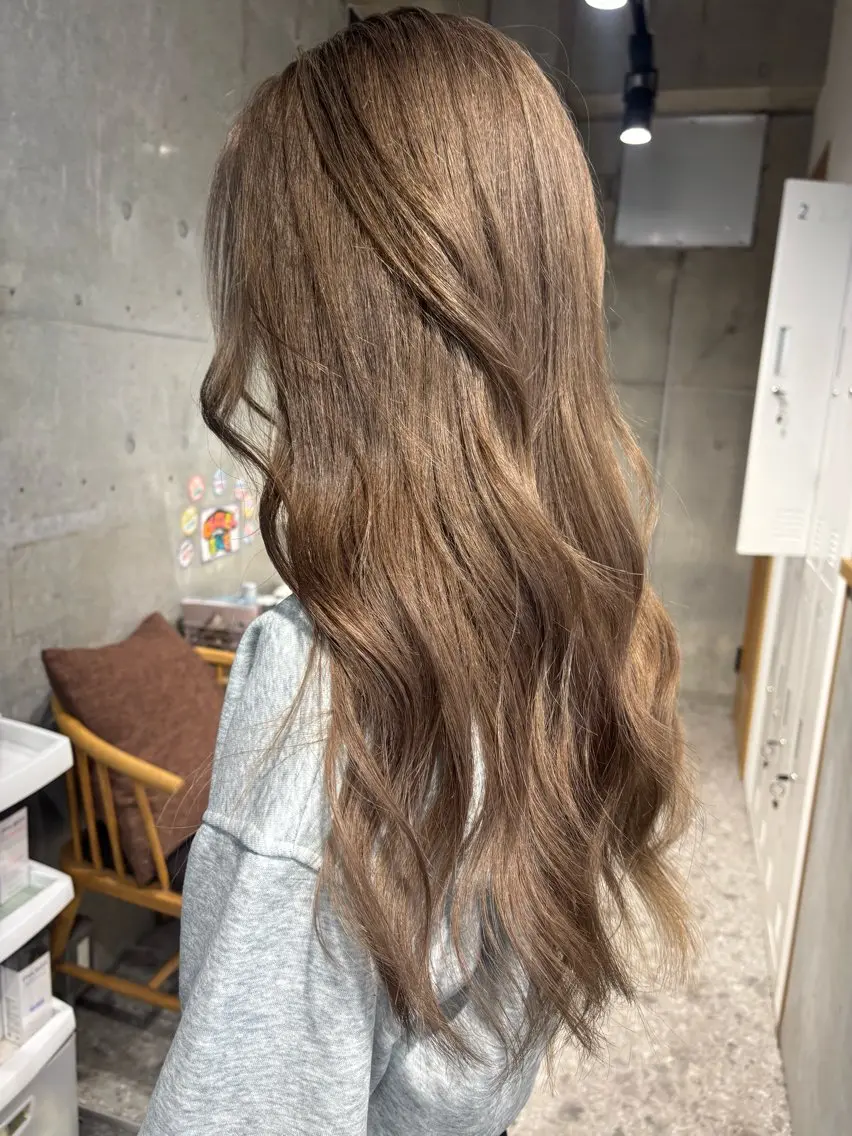 ロング カラー ブリーチ ブラウンカラー カット ヘアカラー トリートメント ブリーチカラーレイヤ ーカット🦋annaのヘアスタイル