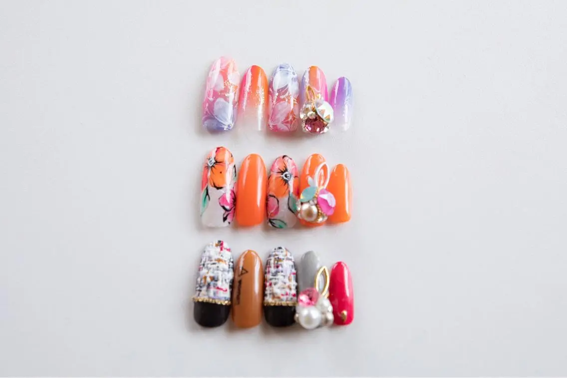 ネイル ゴージャス ストーンネイル ハンドネイル Nail Salon L’Allureのネイルデザイン