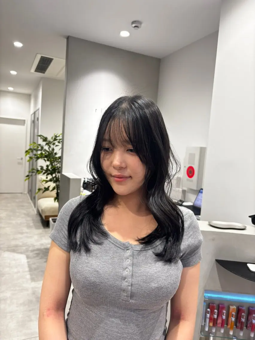 ロング カラー アッシュ 透明感カラー 美髪髪質改善✨ momokaのヘアスタイル