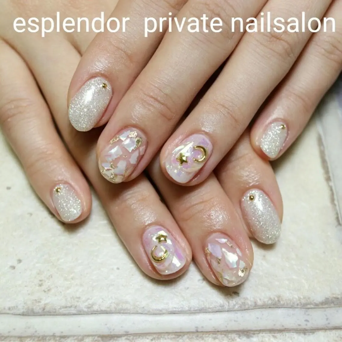 ネイル オーロラネイル キラキラネイル 持ち込み ホワイト esplendor  小野寺のネイルデザイン