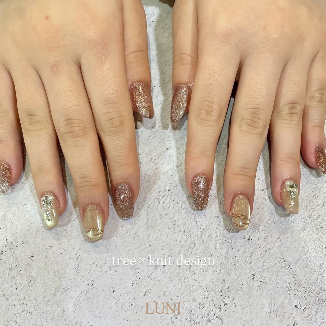 ネイル アートネイル ブラウン フラッシュネイル フラッシュマグ キラキラネイル ハンドネイル LUNI 久屋大通 ˚✧₊⁎/ yuriのネイルデザイン