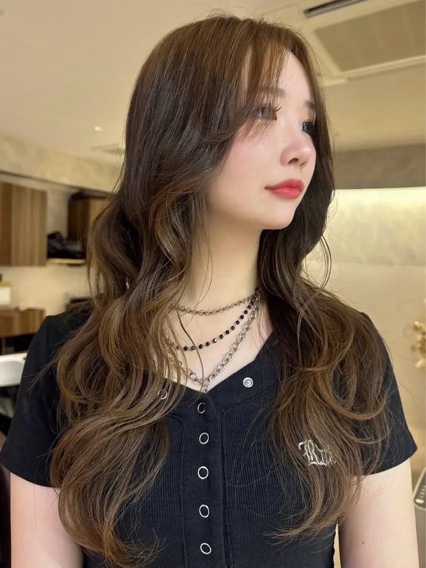 ロング カラー ブリーチ ハイトーンカラー ブリーチなしカラー ヘアカラー Wカラーレイヤー🎀 透明感カラーのヘアスタイル