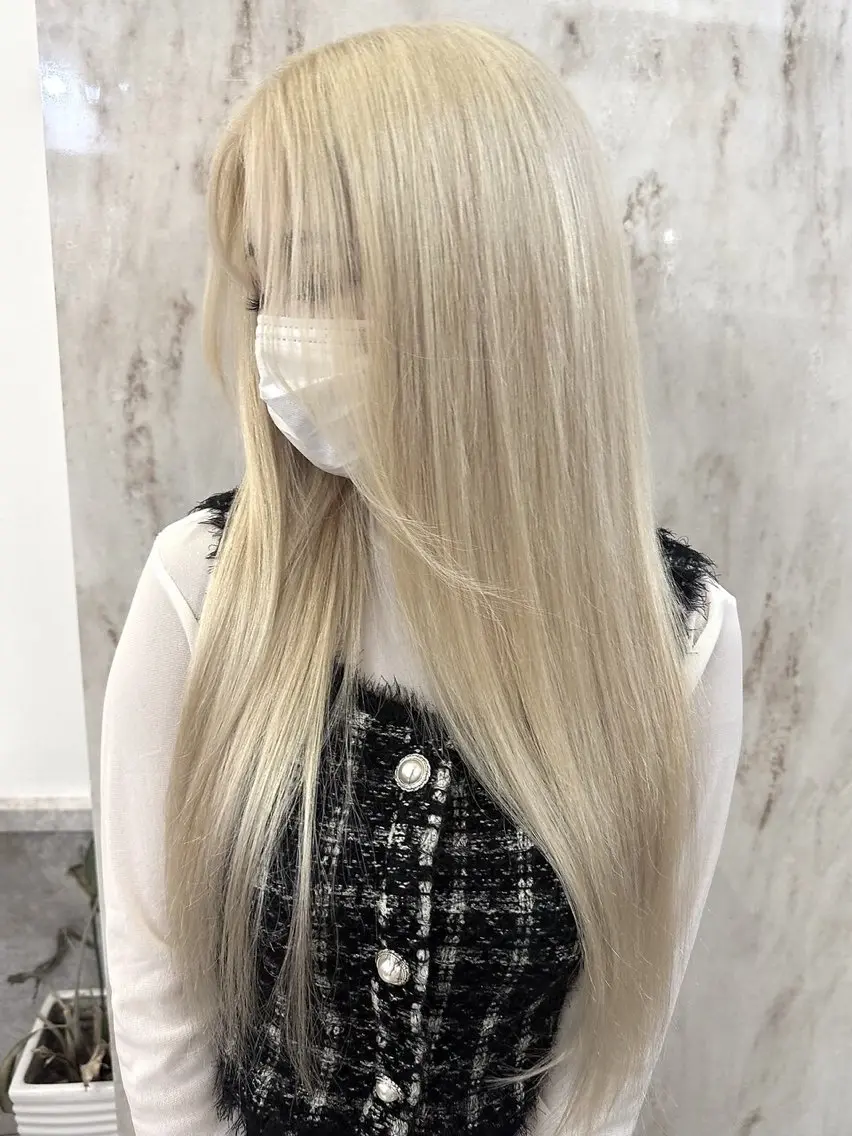 💘期間限定💘ブリーチ＋韓国風艶カラー＋バイカルテトリートメント⭐️の写真
