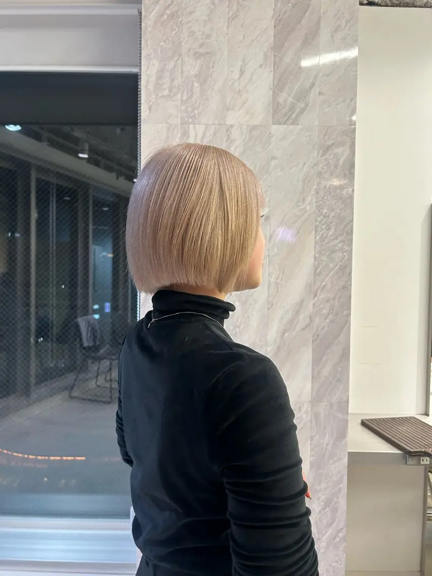 ショート カラー ブロンド ボブ EIGHT mana 海外グレージュ🥥のヘアスタイル