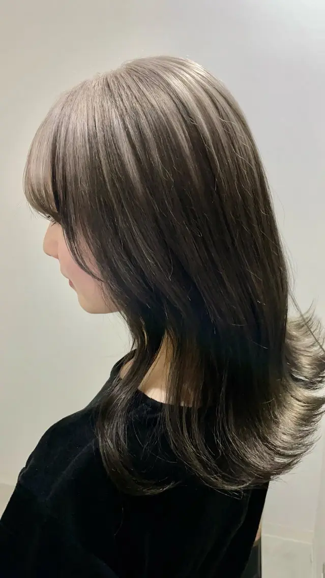 セミロング カラー ブリーチ 宍戸 秀斗のヘアスタイル